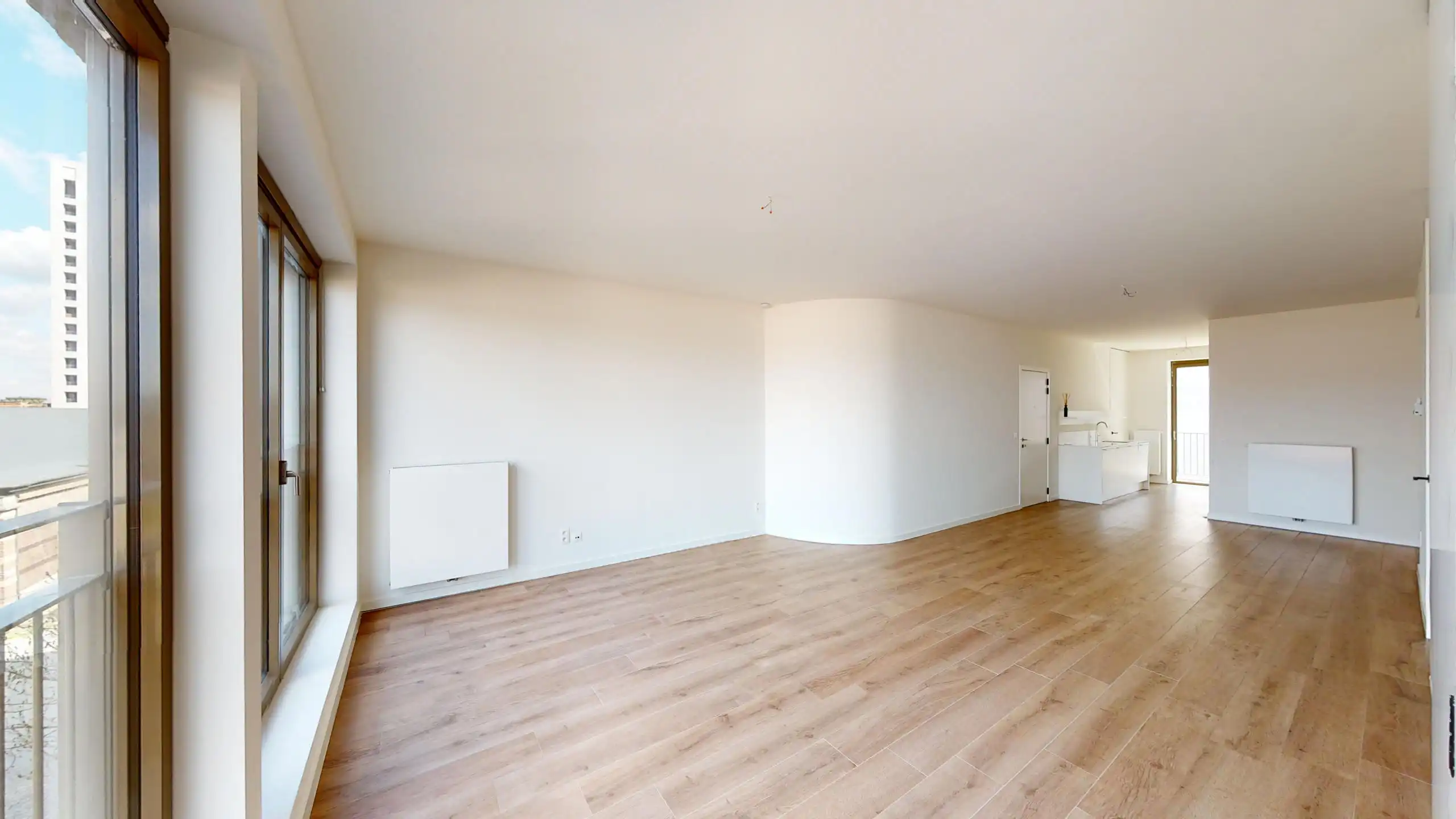 ANTWERPEN - Twee slaapkamer appartement met mooi terras  foto 3