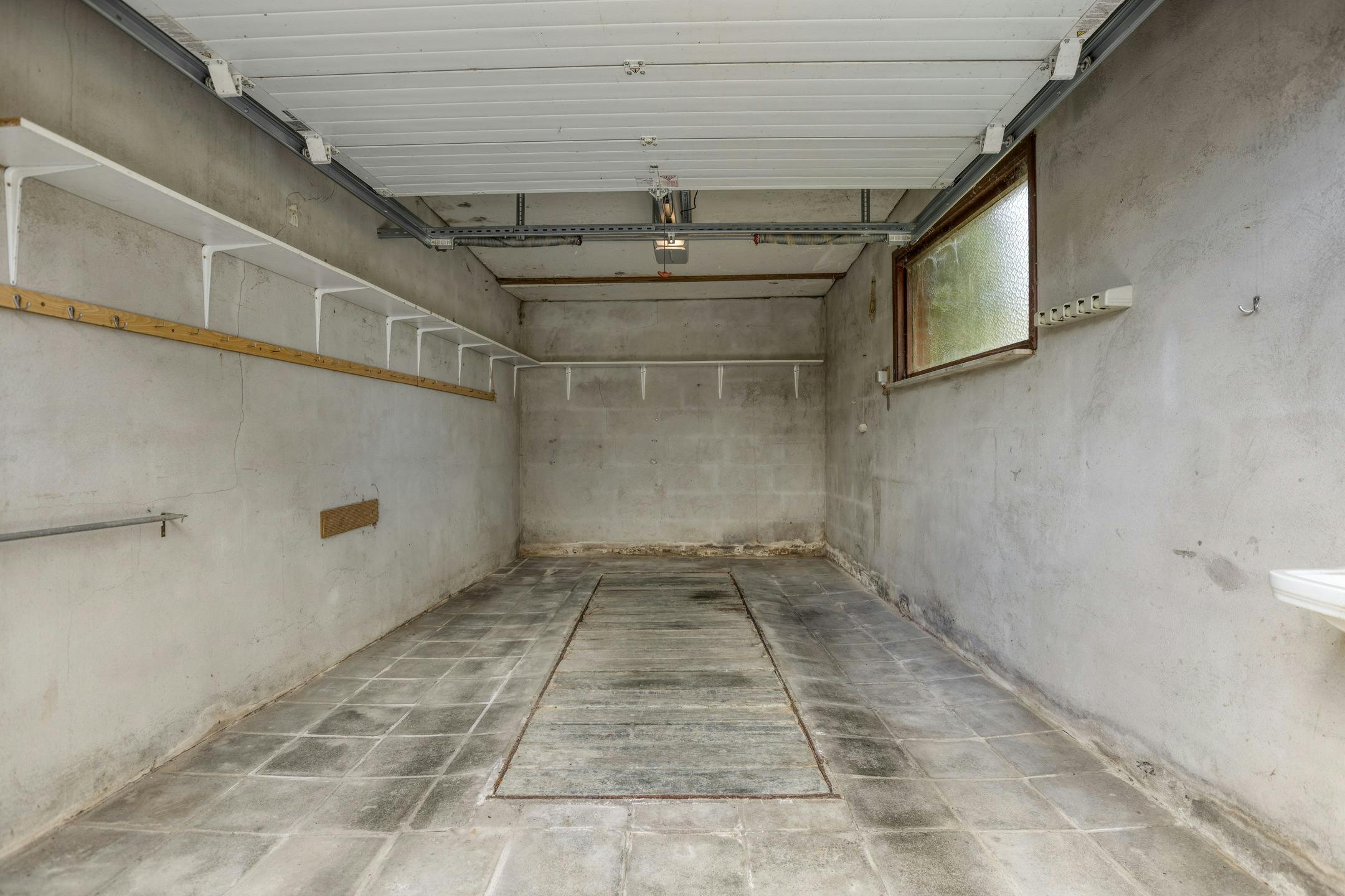 Halfopen huis te koop in Ieper met 4 kamers, tuin en garage foto 19
