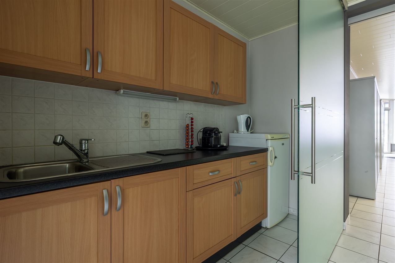 Verzorgd gebouw met handelszaak en 2 apt foto 52