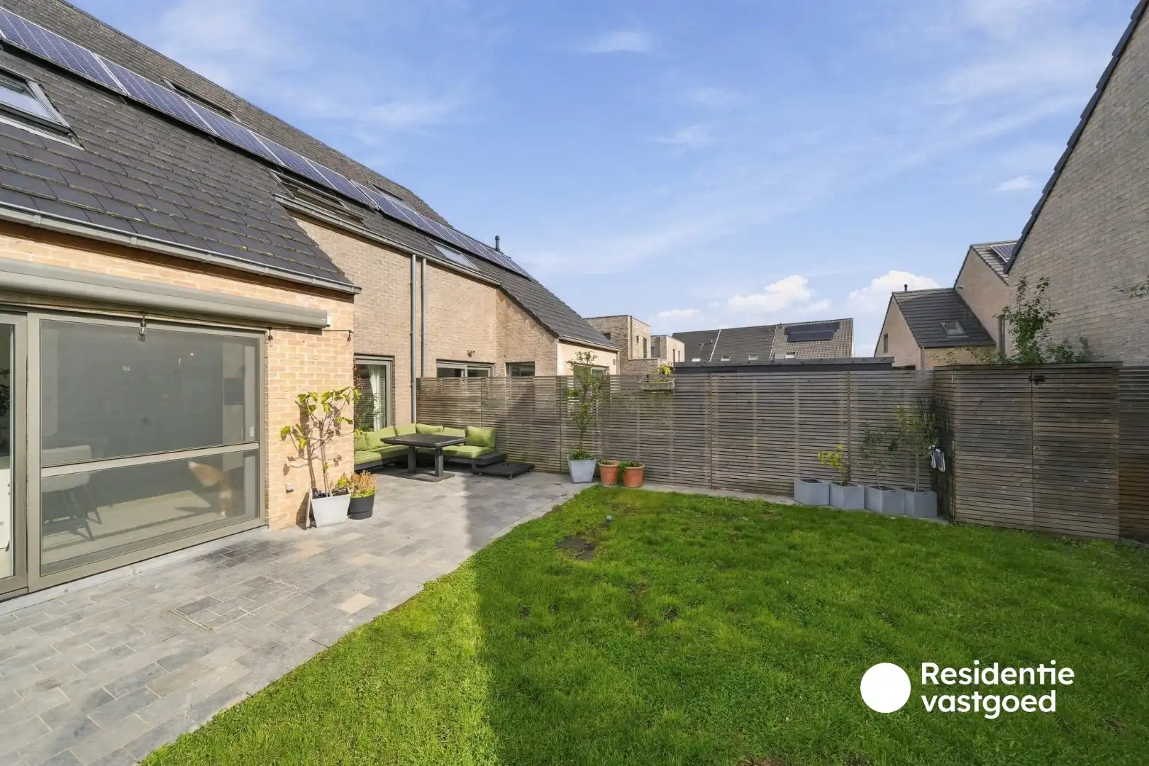 Instapklare woning te koop met garage en tuin! foto 4