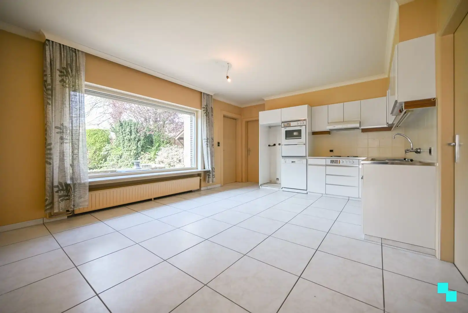 Zeer ruime te renoveren woning met vijf slaapkamers te Bosmolens foto 12