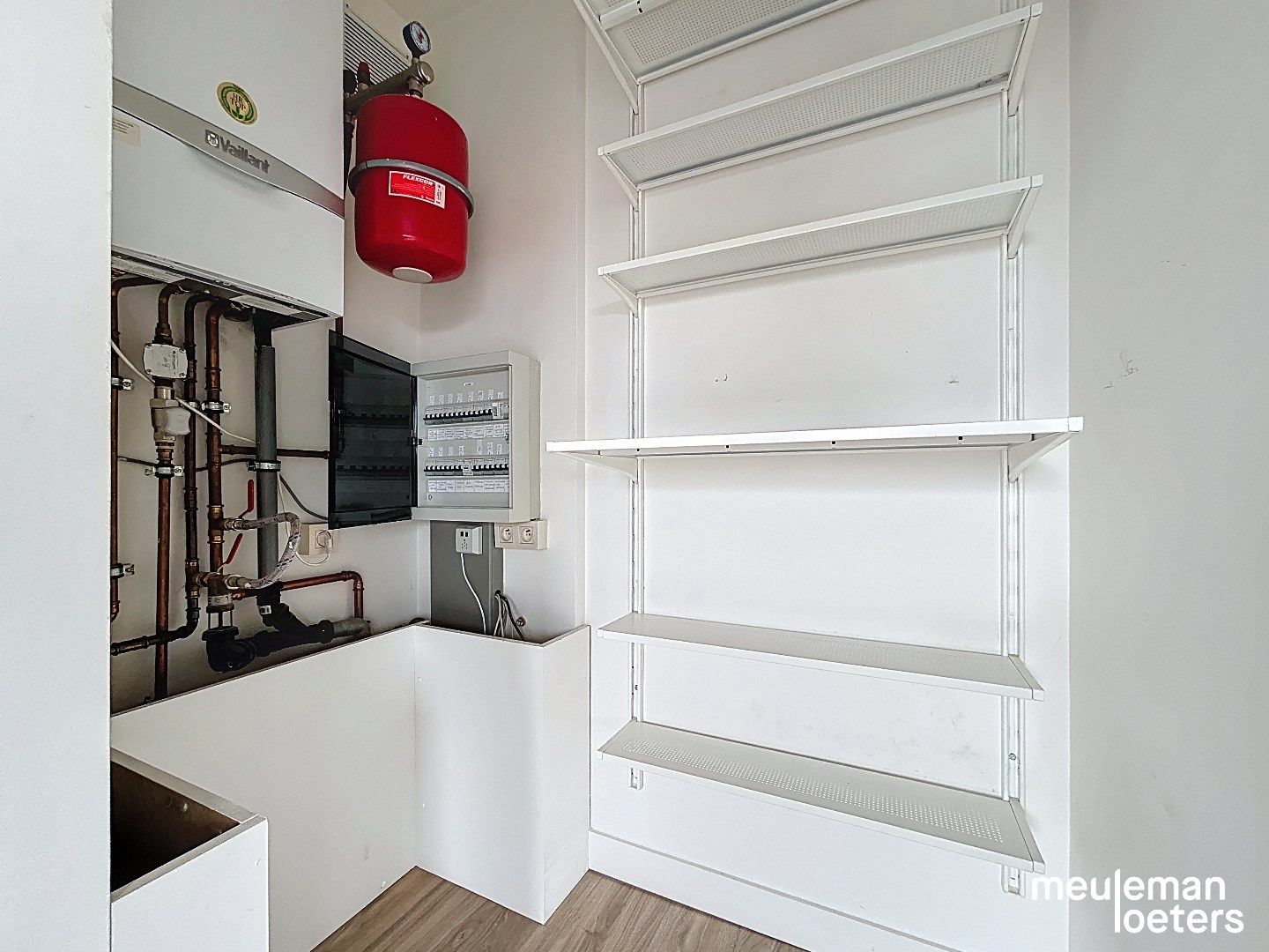 Lichtrijk appartement met drie slaapkamers foto 6