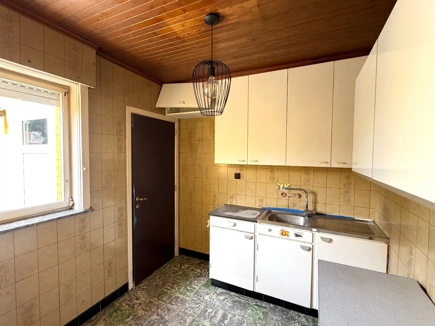 Te renoveren halfopen bebouwing met garage te koop in Harelbeke foto 8