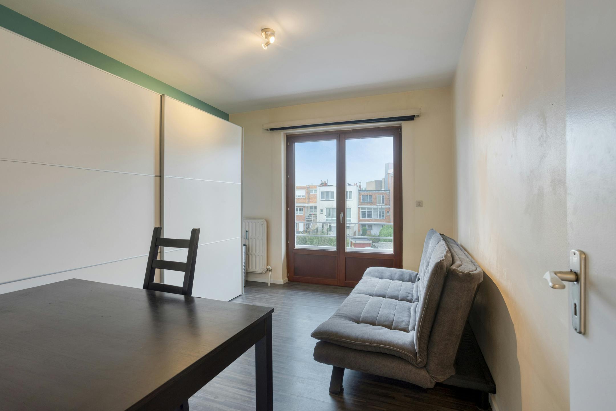 Totaal gerenoveerd appartement met 2 slaapkamers, terras en privé garagebox te centrum Strombeek foto 13