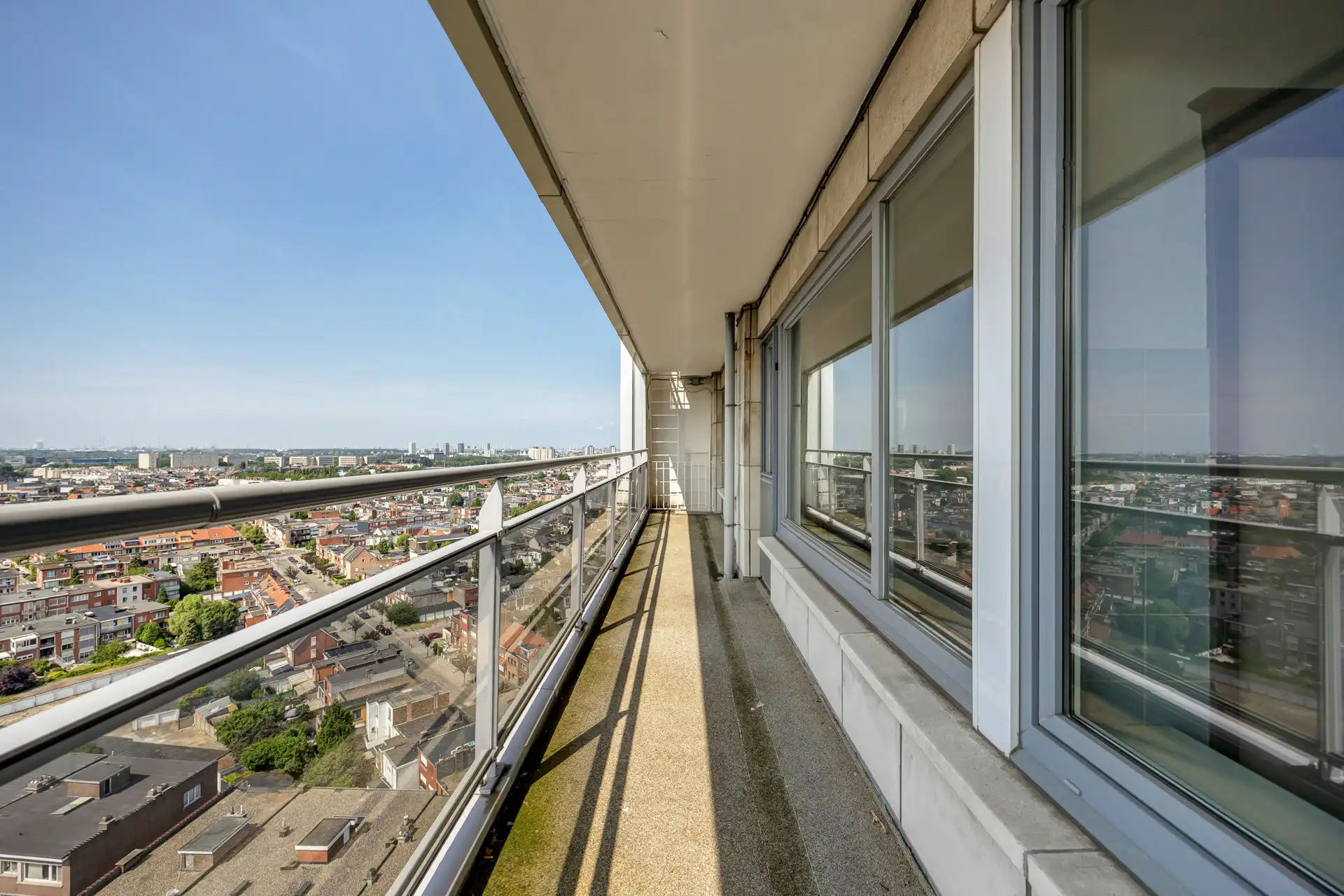 Ruim en lichtrijk appartement met panoramisch uitzicht! foto 16