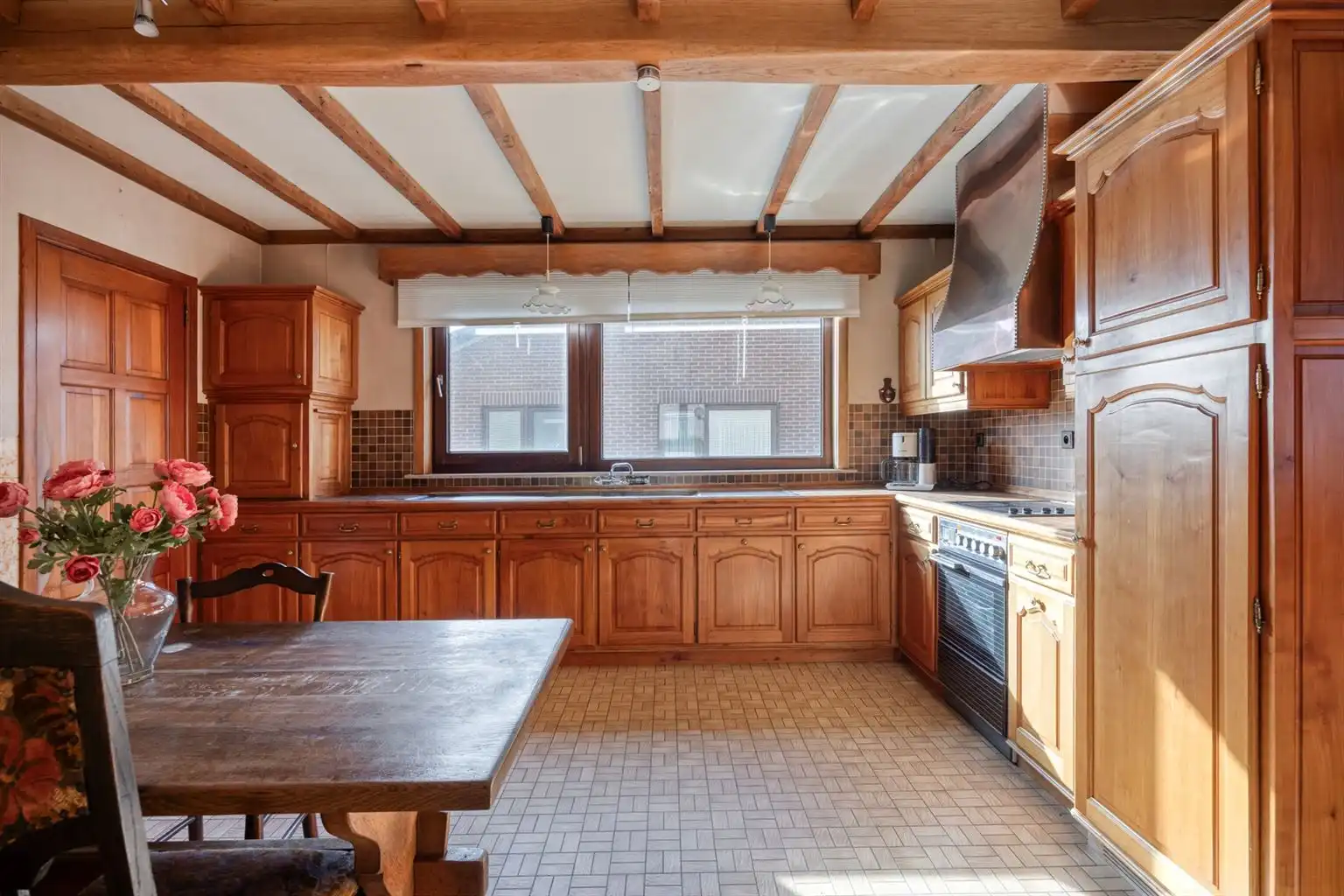 Vrijstaande woning op een uitzonderlijk perceel van 29a95ca met 4 slaapkamers en inpandige garage, gelegen op een rustige toplocatie nabij het centrum van Maaseik. foto 8