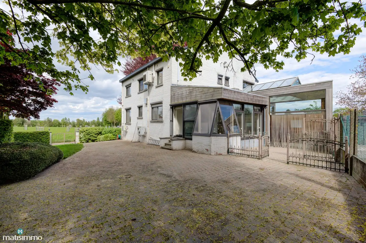 RUIME WONING MET 5 SLAAPKAMERS, INPANDIGE GARAGE EN WELLNESSRUIMTE OP EEN RUIM PERCEEL foto 48