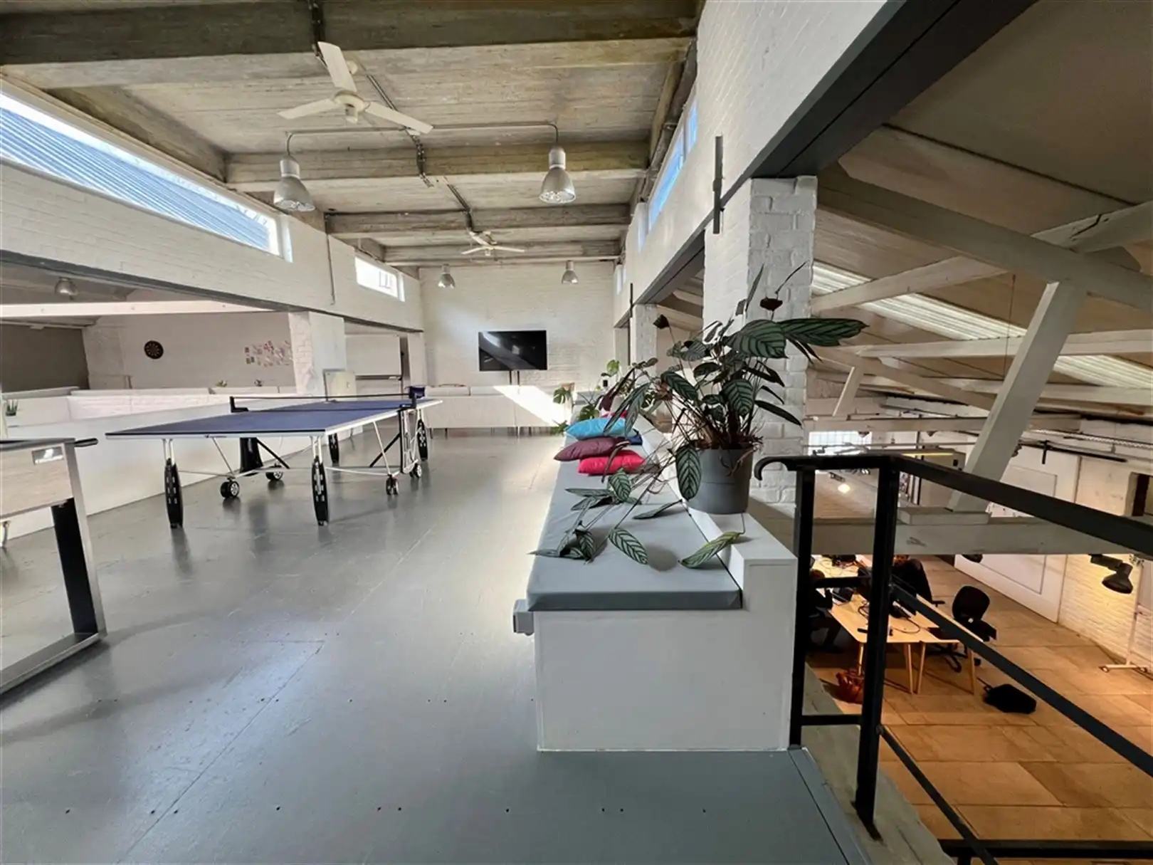Loftkantoor/Atelier/Showroom in oude Kleurtjesfabriek te Drongen  foto 4