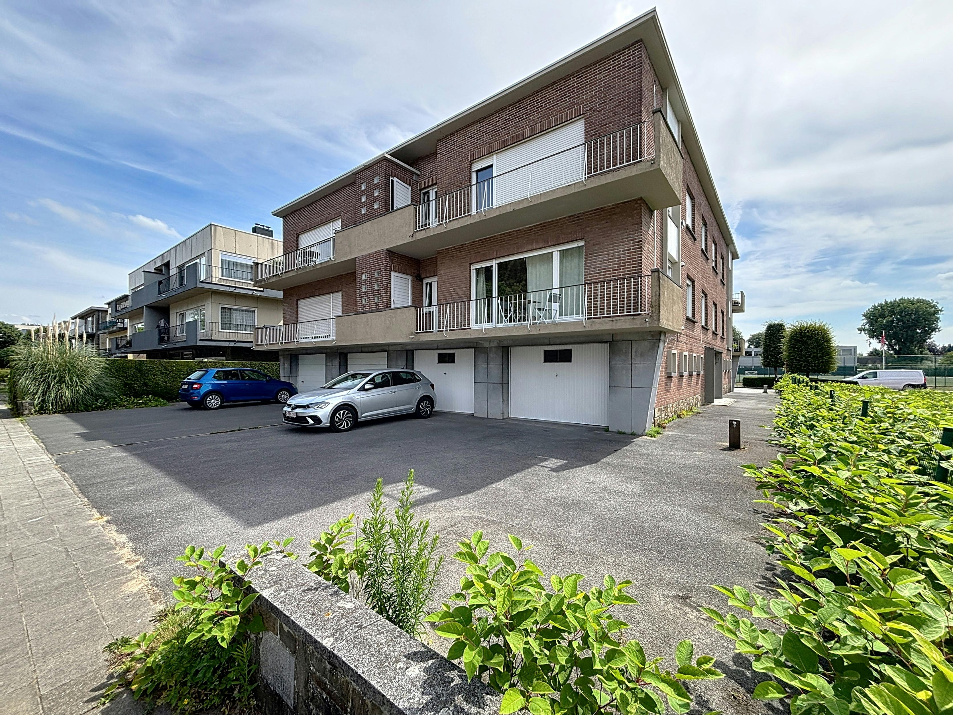 Appartement te koop met 2 slaapkamers en garage te St-Michiels foto {{pictureIndex}}