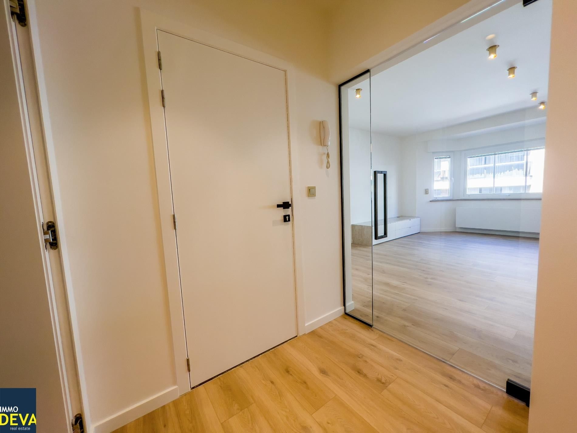 Gerenoveerd appartement met twee slaapkamers vlakbij bij de Dumortierlaan en het Lichttorenplein. foto 5