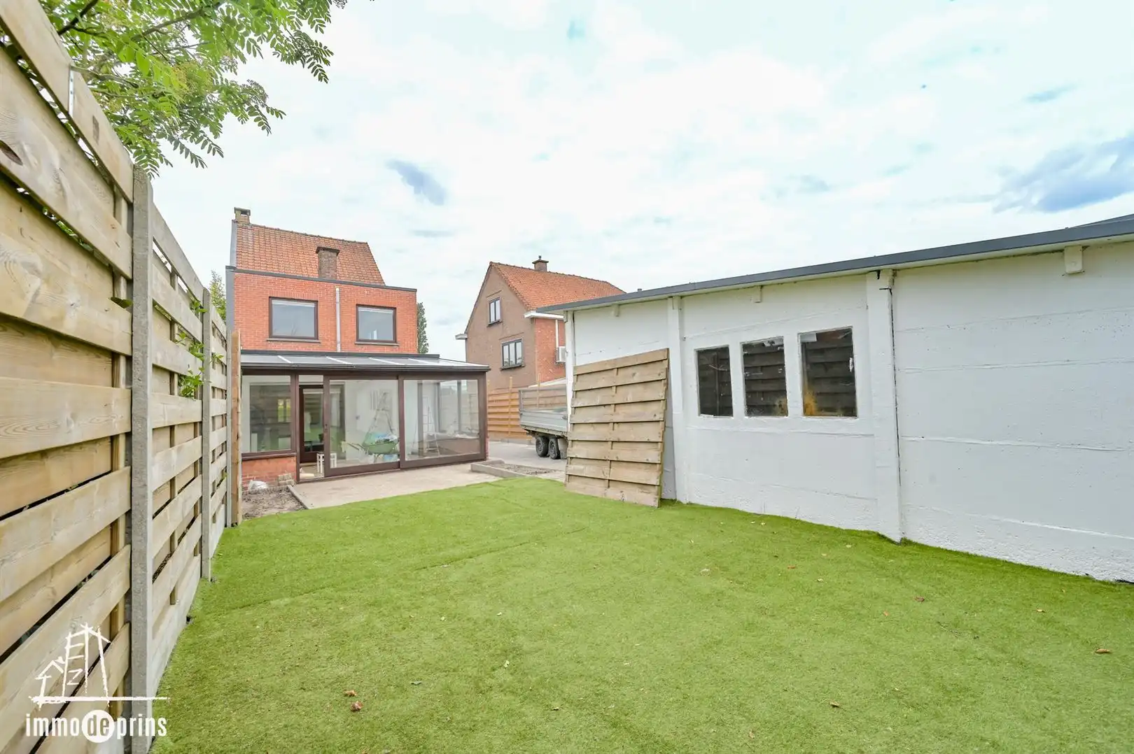 Halfopen gezinswoning met tuin en garage foto 24