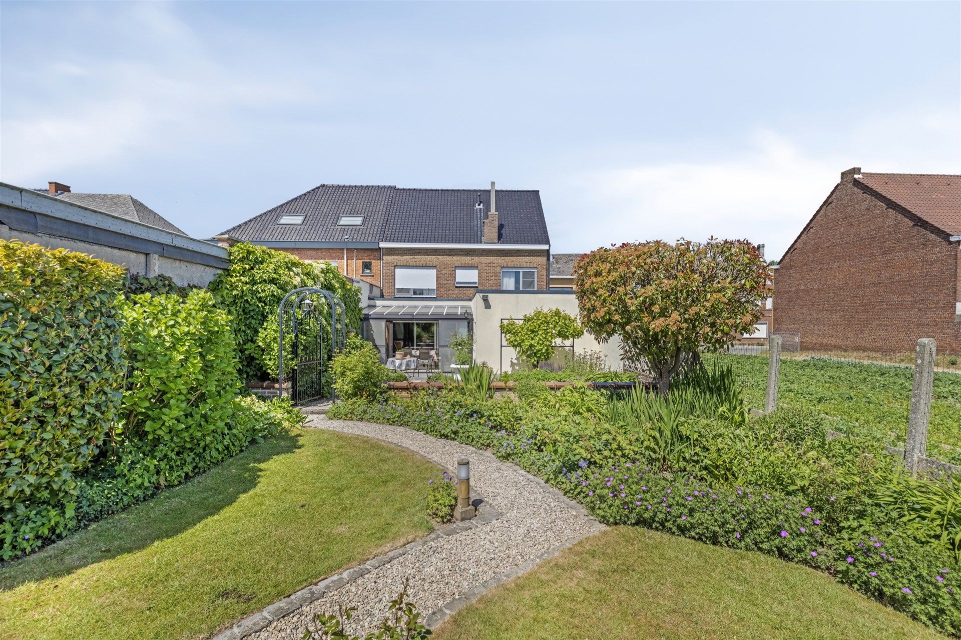 Charmante, energiezuinige woning met prachtige tuin foto 18