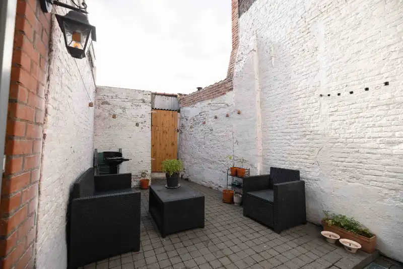 Gerenoveerde 2-slaapkamerwoning met terras te koop in Brugge foto 18