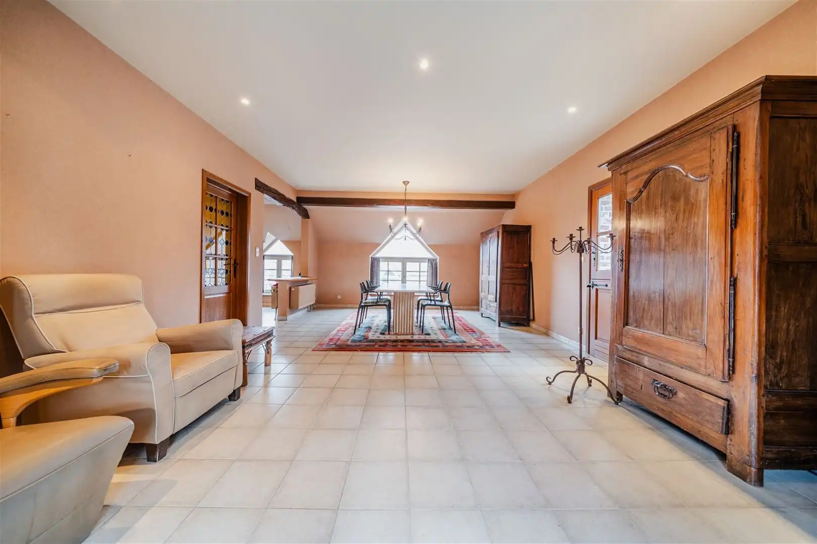 Handelscomplex met appartement in centrum Landen foto 12