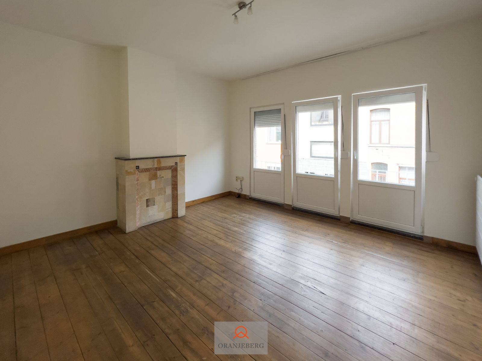 Ruime gerenoveerde burgerwoning nabij de Visserij foto 23