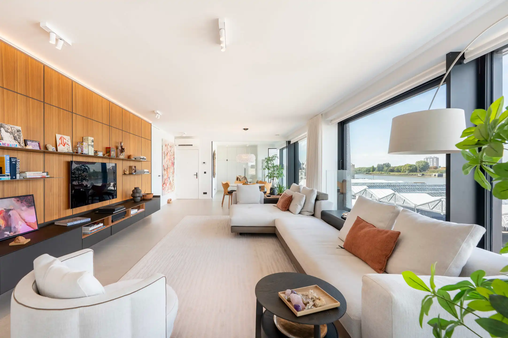 ANTWERPEN - Tijdloos en klassevol aan de Scheldekaaien foto 5