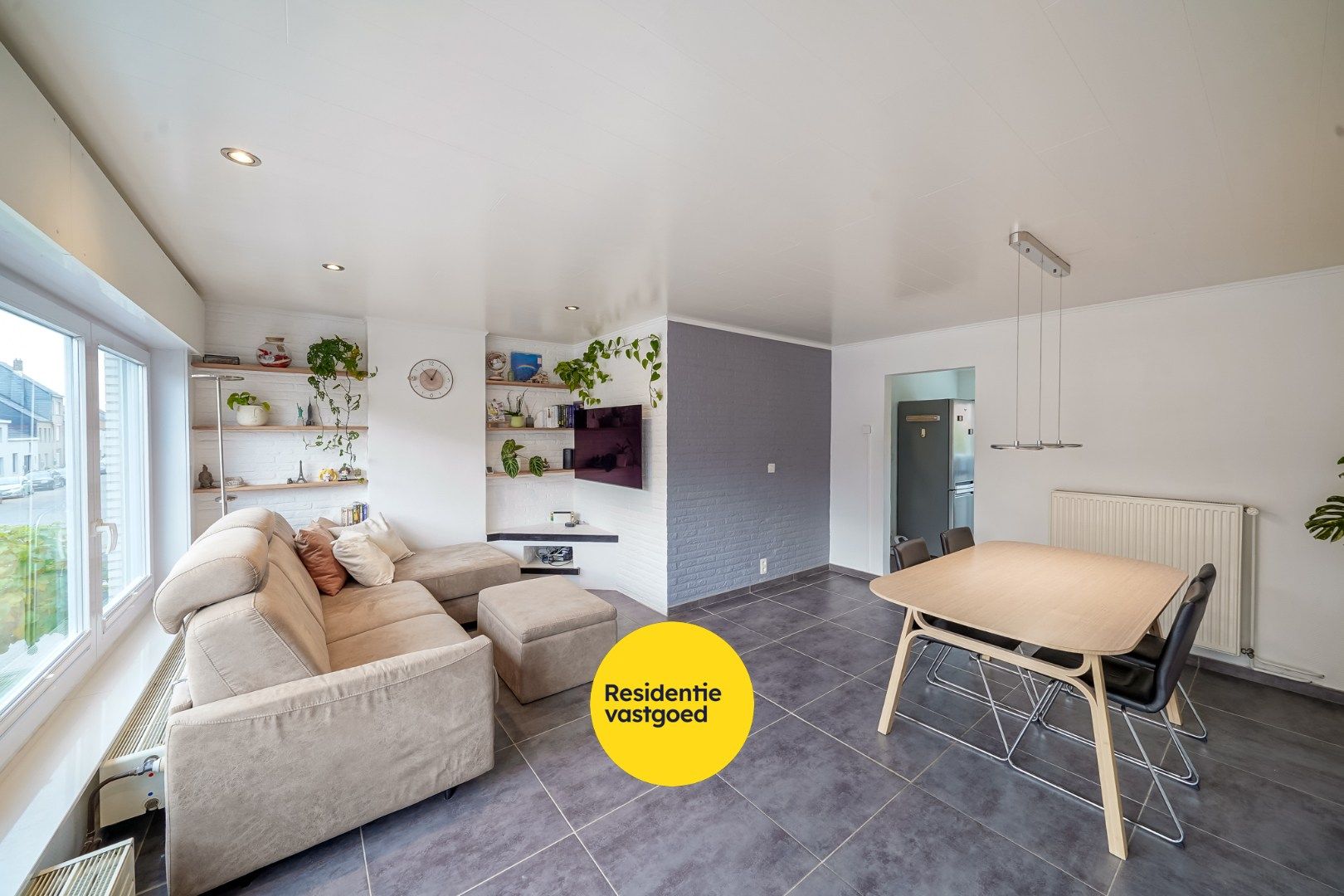 Ruime bel-étagewoning met 3 slaapkamers en garage te Oostende foto 2