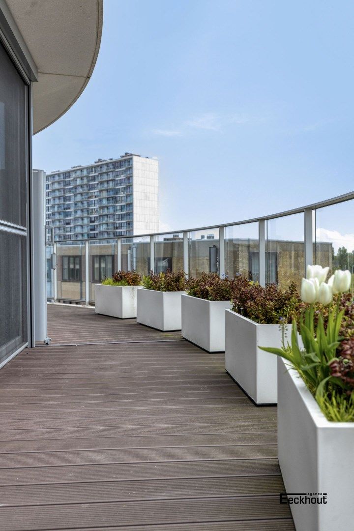 Instapklaar & modern 3 slaapkamer-appartement met zéér ruim zonneterras (45m²) te Bredene-Duinen! foto 3