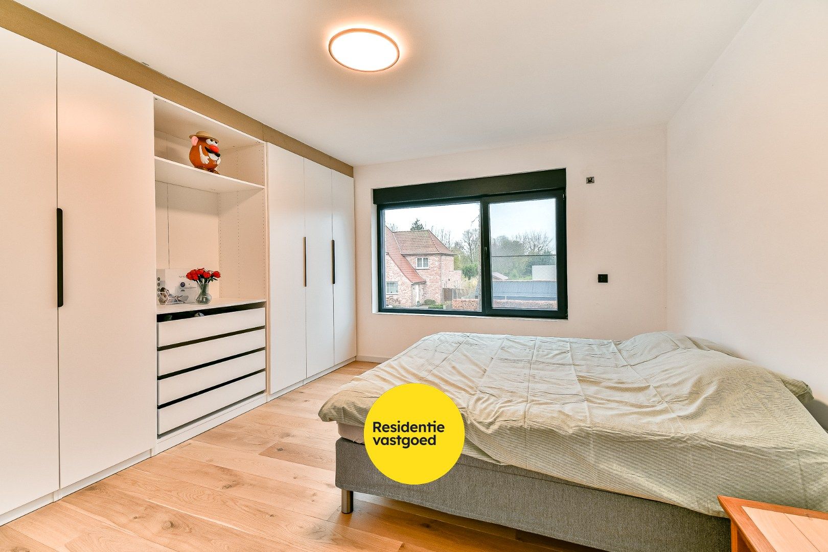 Volledig gerenoveerde halfopen woonst foto 9