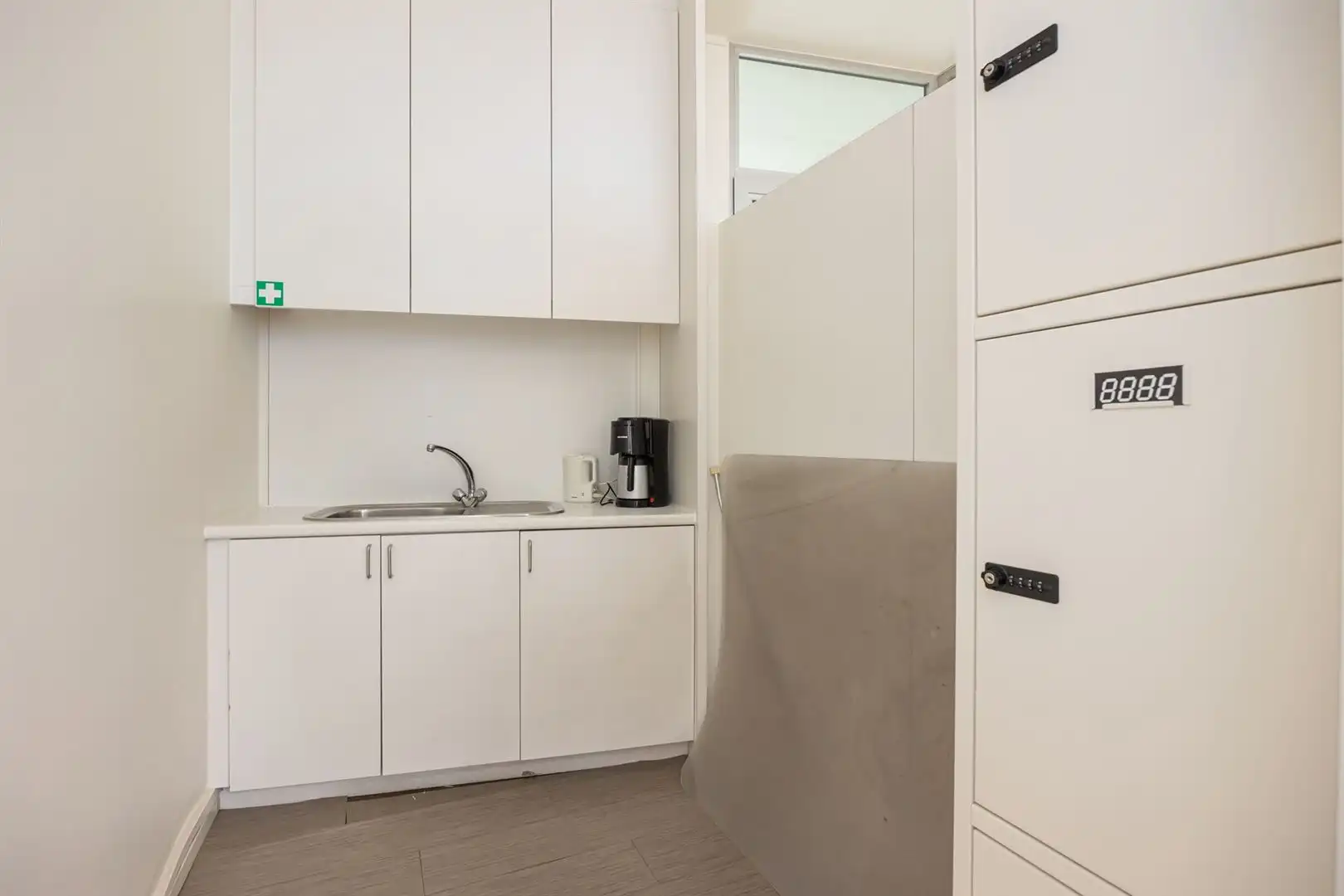 Lichtrijke kantoorruimte in het hartje van Opwijk. foto 8