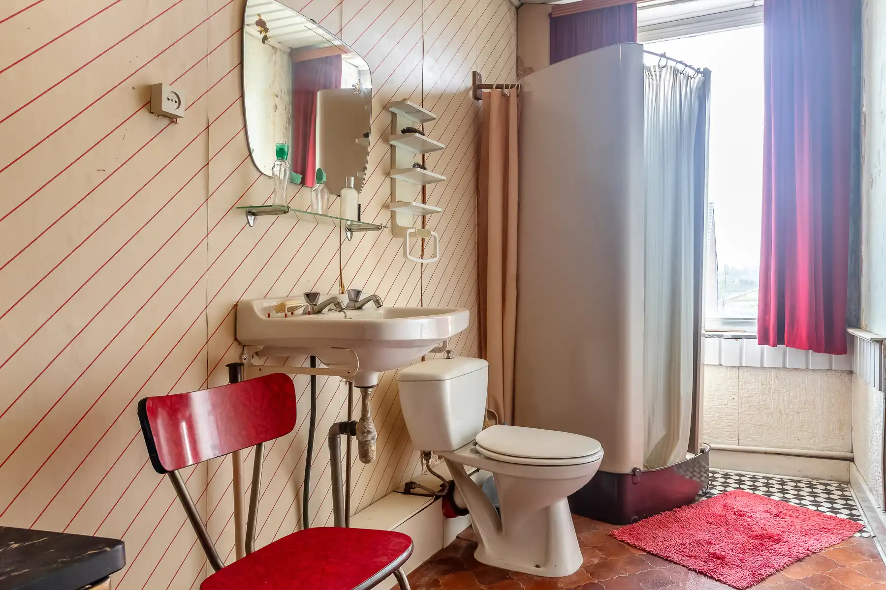 Ruime, te renoveren woning met veel potentieel nabij centrum foto 19