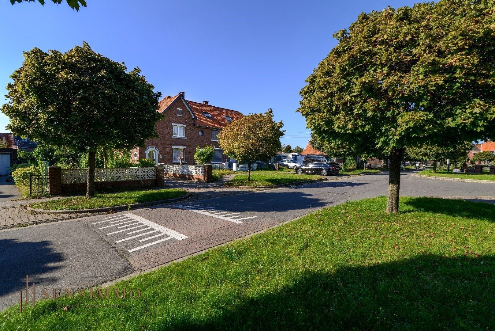 Ruime halfopen woning met 4 slaapkamers, garage en zonnige tuin in Genk foto 21