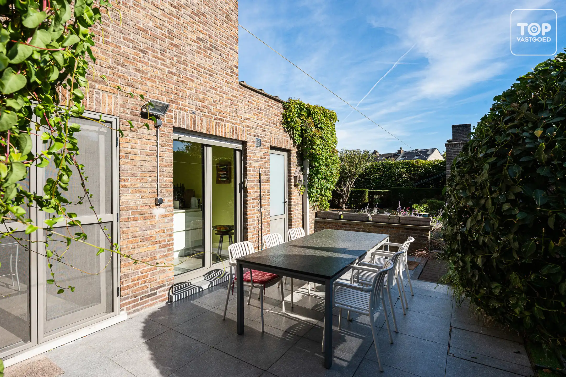 Instapklare halfopen woning met 4 slaapkamers, garage en mooie tuin foto 24