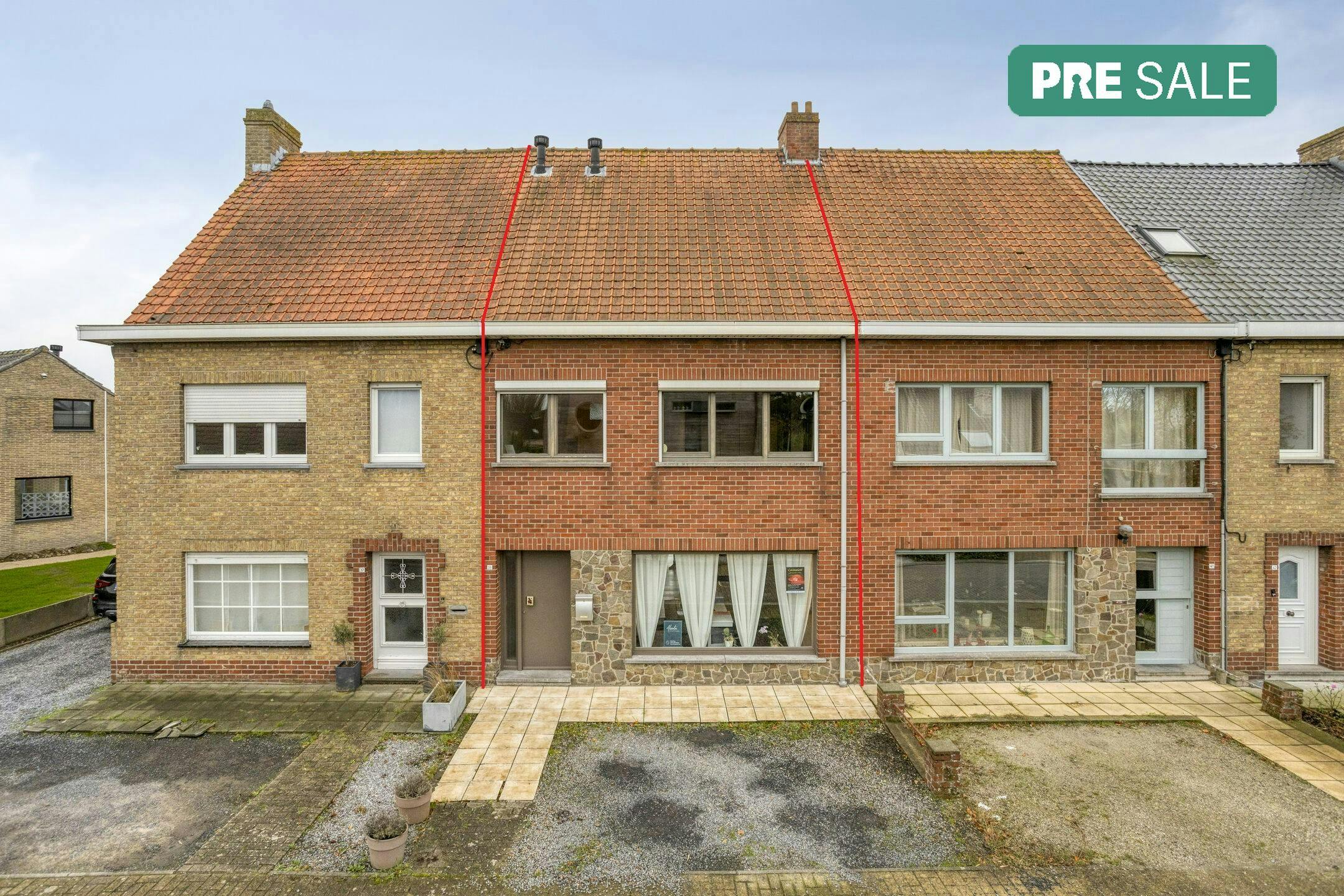 Energiezuinige woning met 3 slaapkamers, garage en tuin. foto {{pictureIndex}}