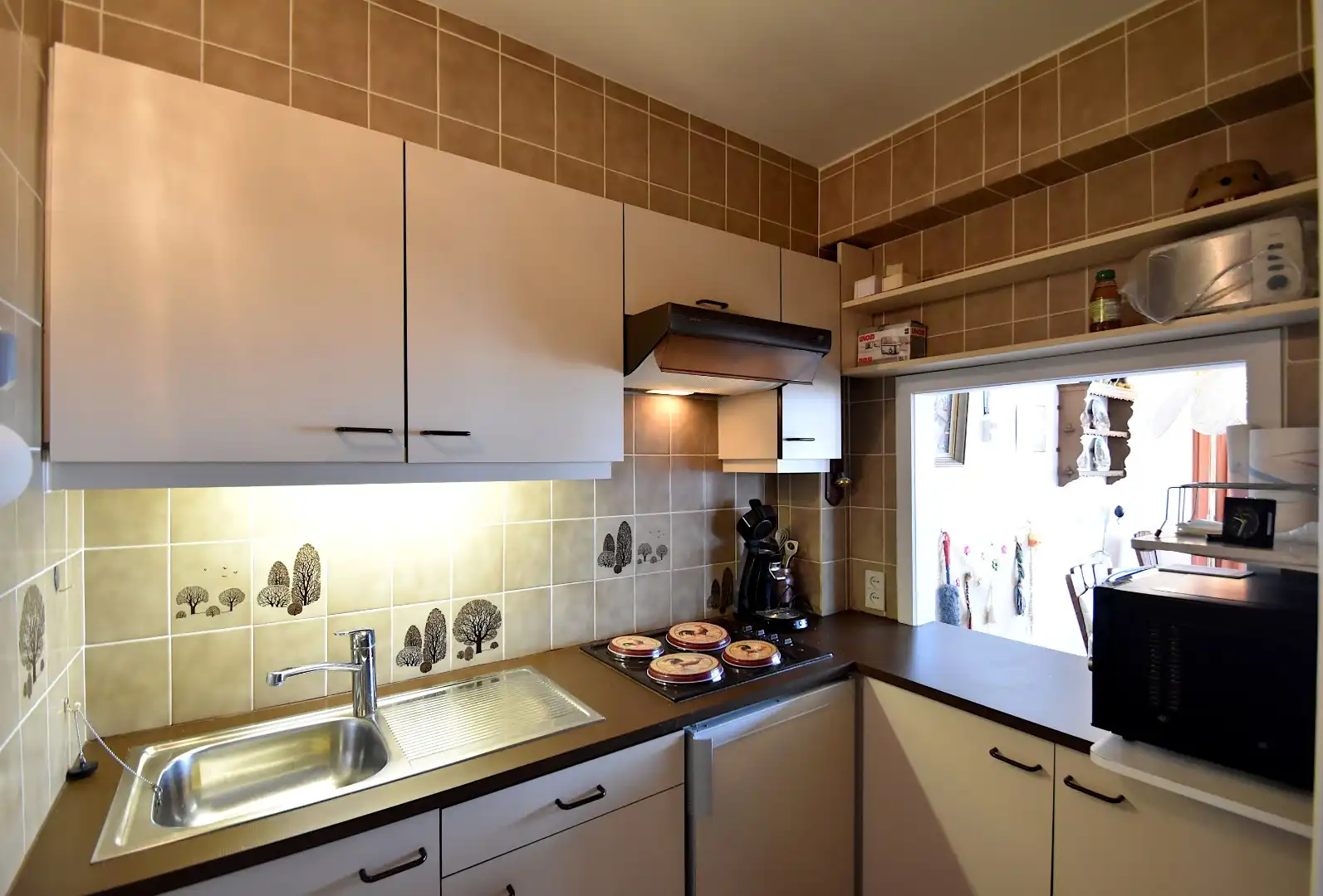 Op te frissen appartement met frontaal zeezicht op de zeedijk, De Haan foto 8