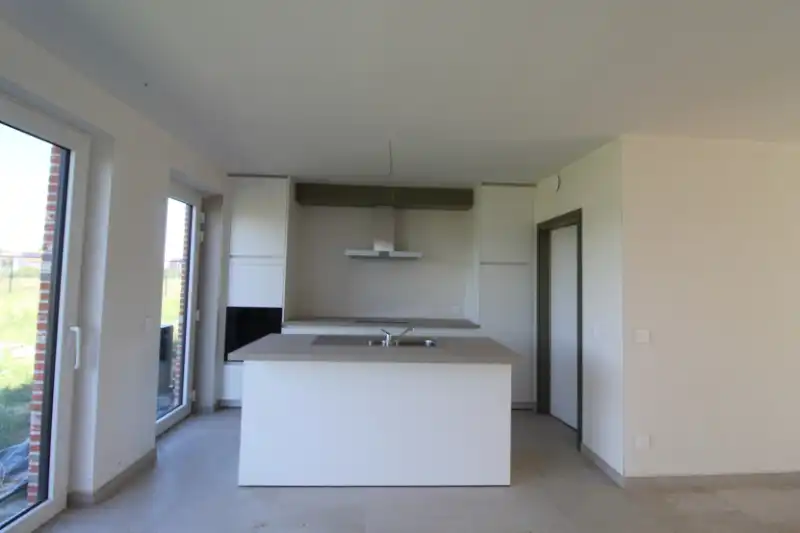 Prachtige nieuwbouwwoning te huur foto 2