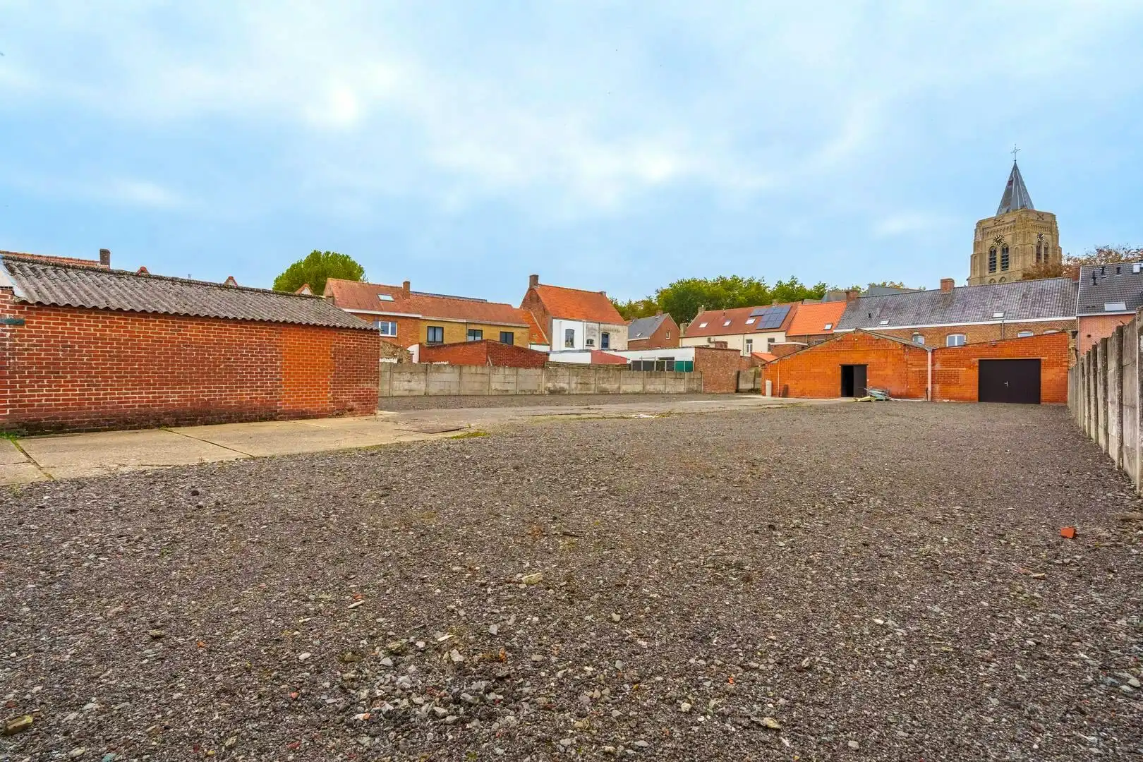 Polyvalent eigendom: woning, winkelruimte én loods te koop in Merkem op 1.885m² foto 10