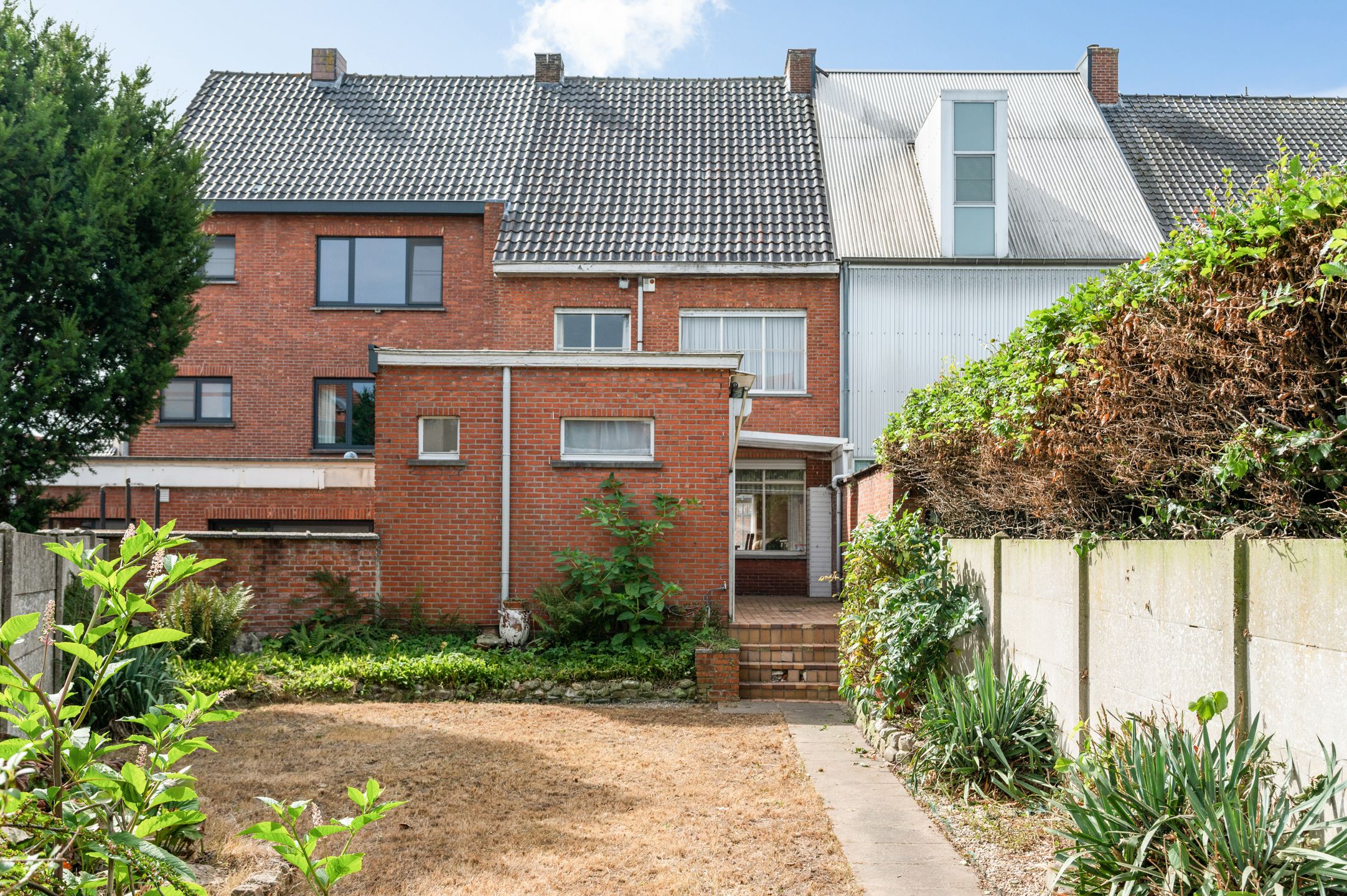 Ruime, te renoveren gezinswoning met 4 slpks, garage en tuin foto 23