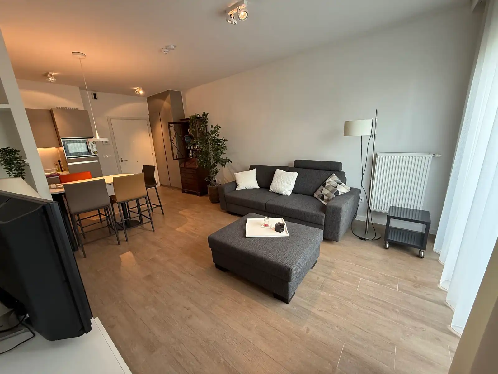 Modern 1-slaapkamerappartement met terras en parking foto 5