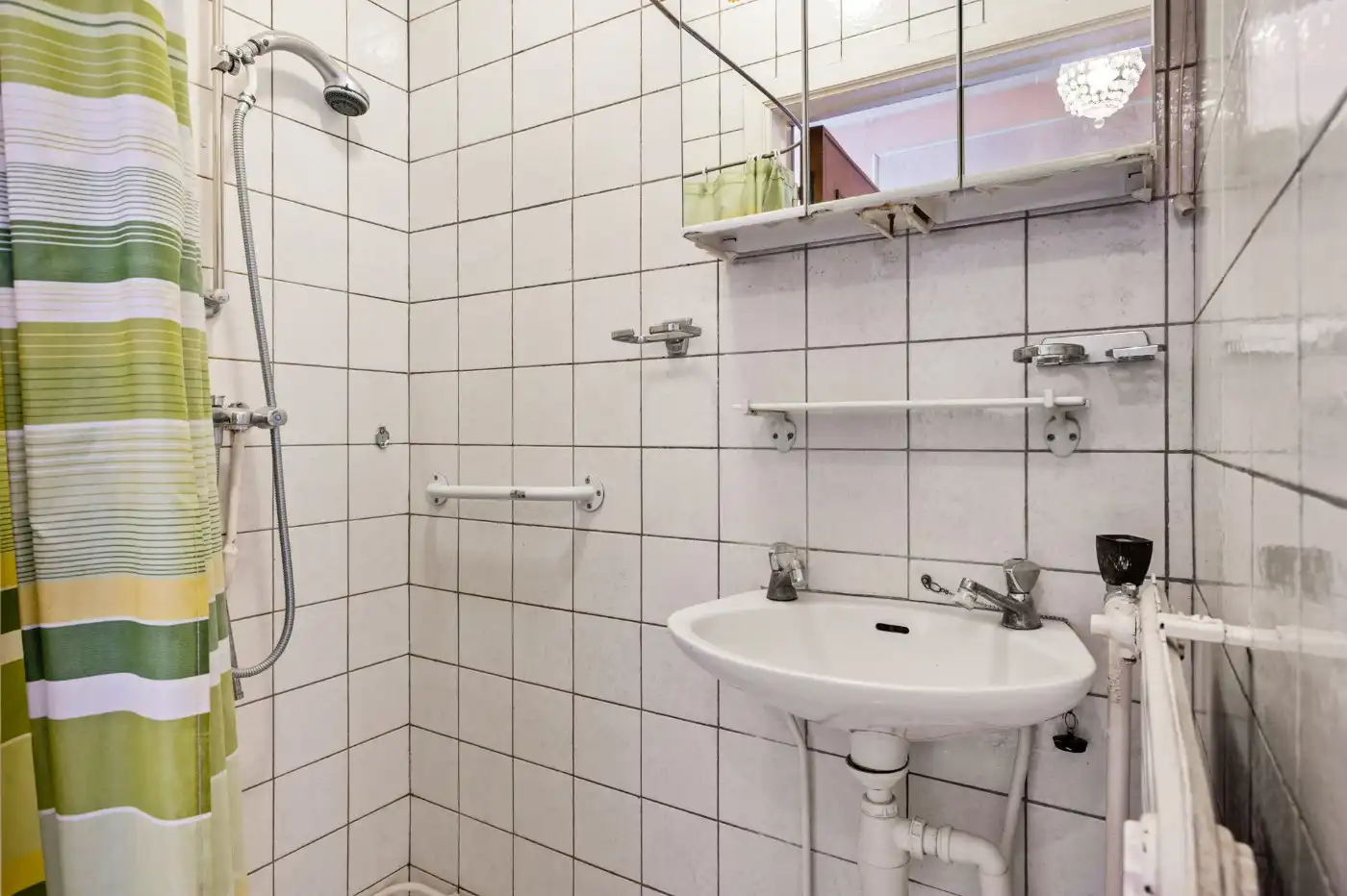 Te renoveren woning met 2 slpk., dubbele garage en tuin foto 13