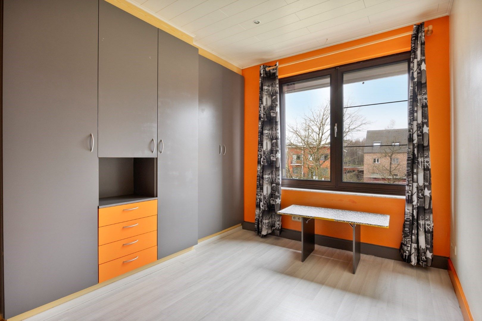 Ruim ingedeelde woning met 4 slpks op een mooi perceel van 21 are met achterliggend groen. foto 19