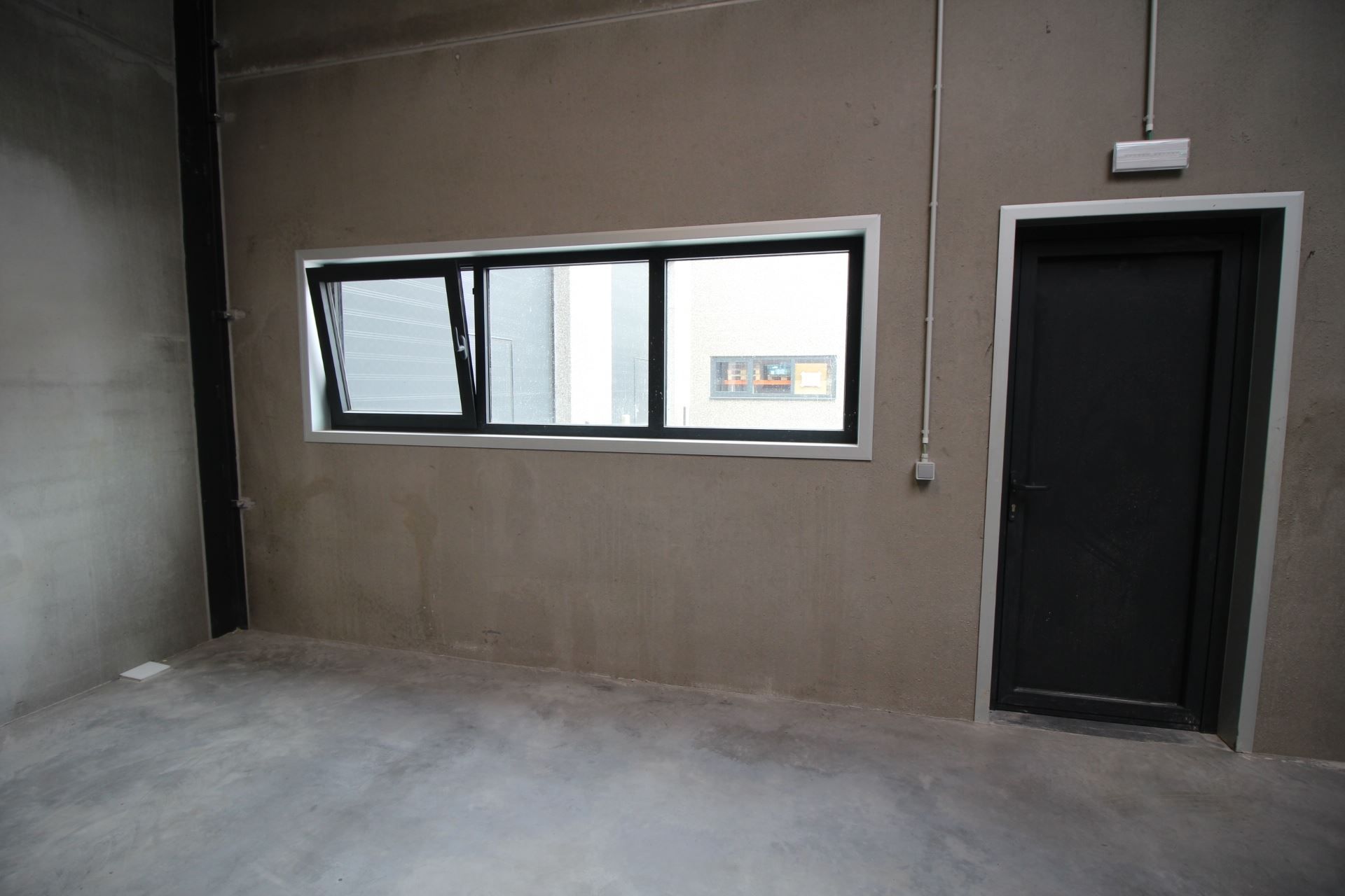Unit, nieuwbouw, te huur voor opslag of productie. foto 9