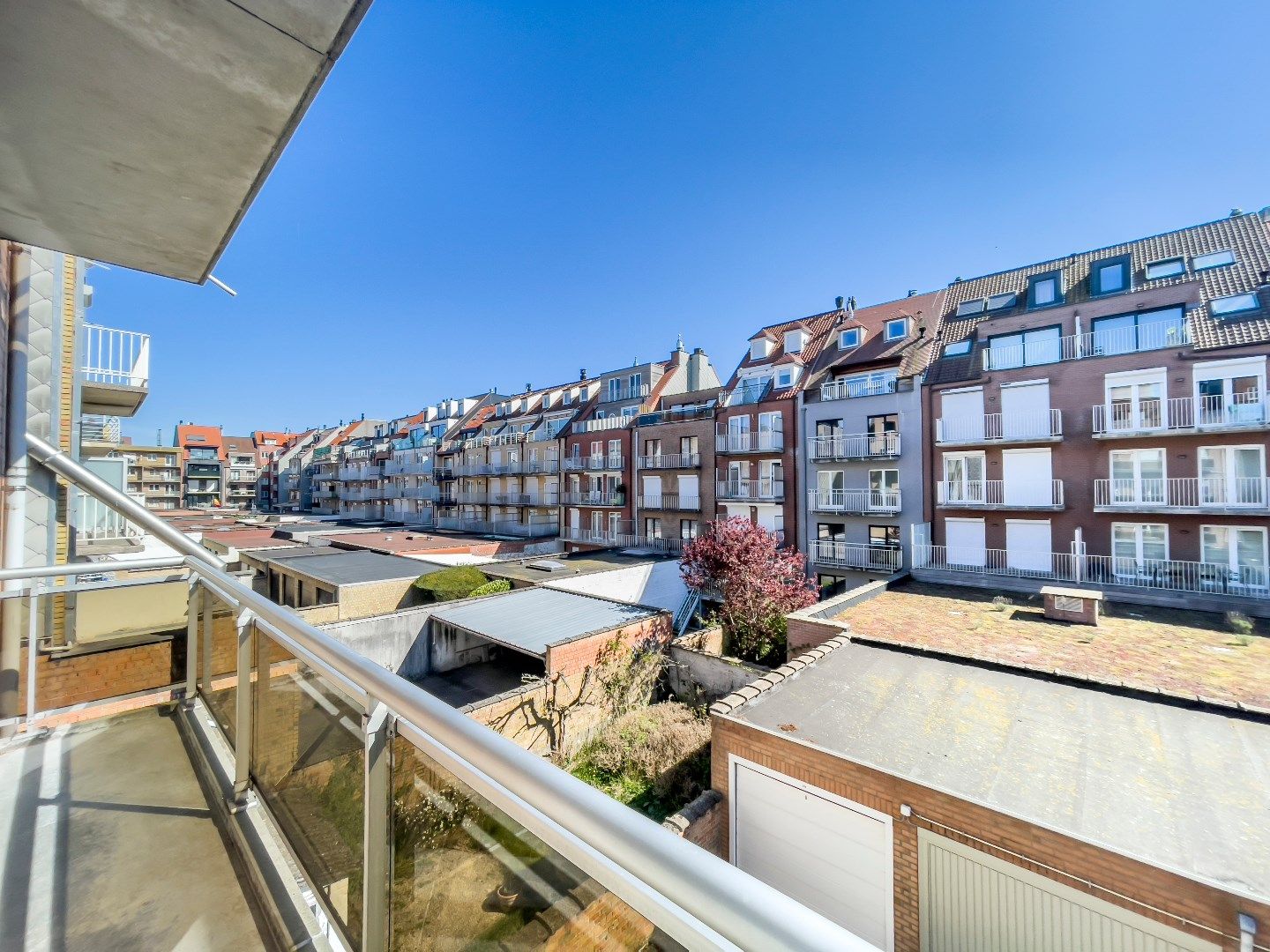 Zonnig, ongemeubeld 2 slpk appartement met prachtig zicht op het Zegemeer. Garage mogelijk. foto 14