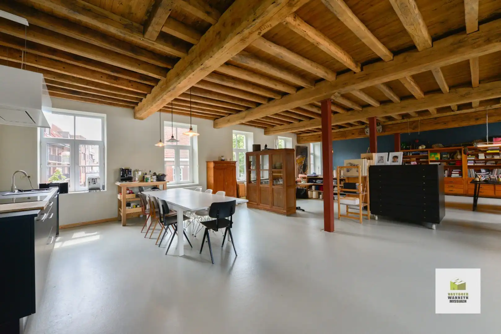 Gerenoveerde handelszaak met ruime woning en gezellige stadstuin te centrum Roeselare foto 22