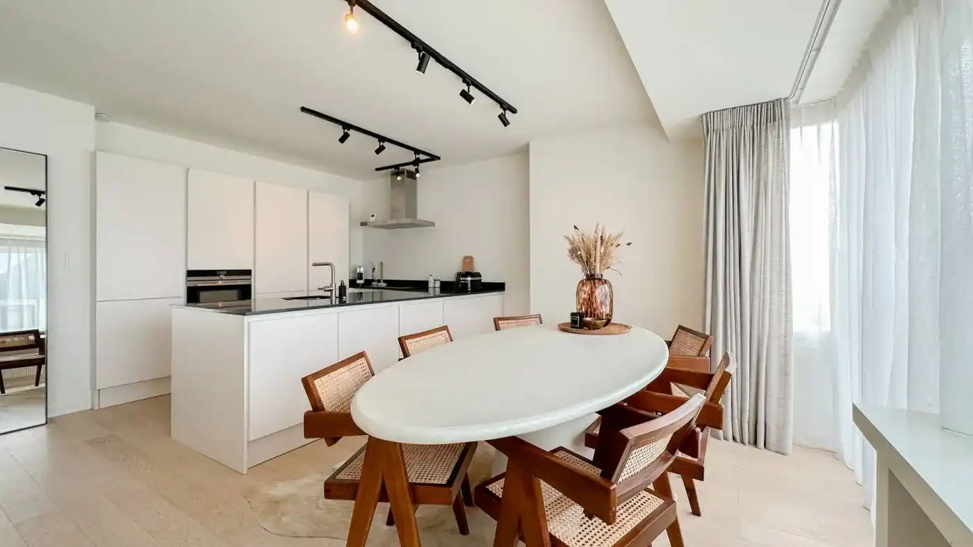 Ruim en lichtrijk appartement met 3 slaapkamers, vlakbij de Groentenmarkt foto 5