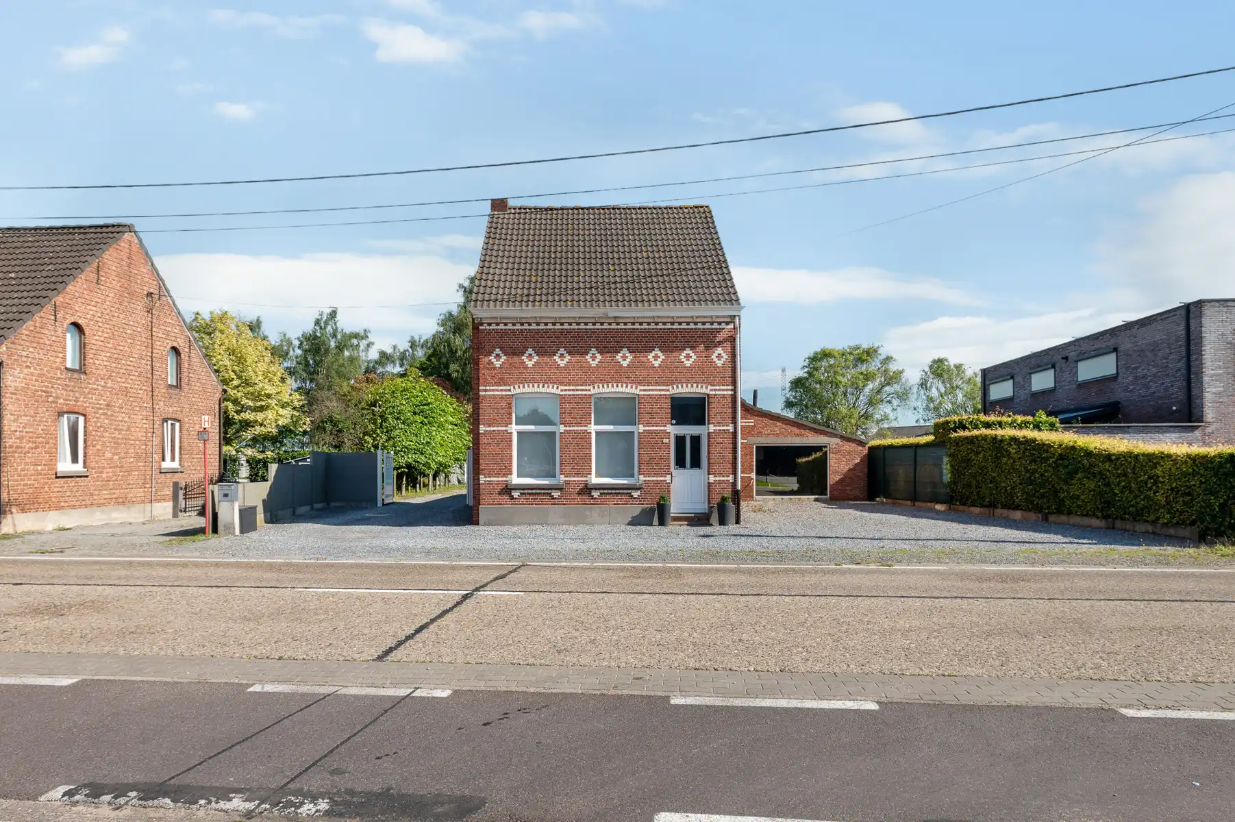 Hoofdfoto van de publicatie: Woning met mogelijkheden en vergunde bijgebouw op 2.012m²