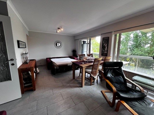 Ruim bemeubelde studio te koop in residentie Hypos II, Oostende foto 2