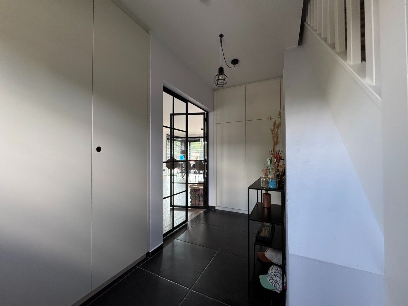 Prachtige energieneutrale woning met 4 slpks en aangelegde tuin foto 2