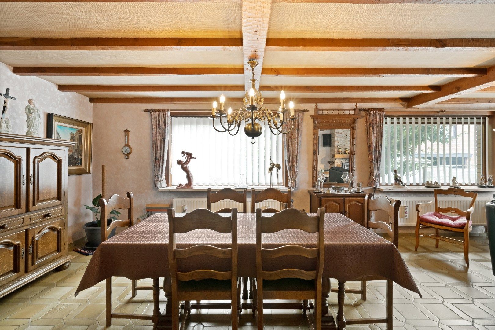 Ruime bungalow foto 4