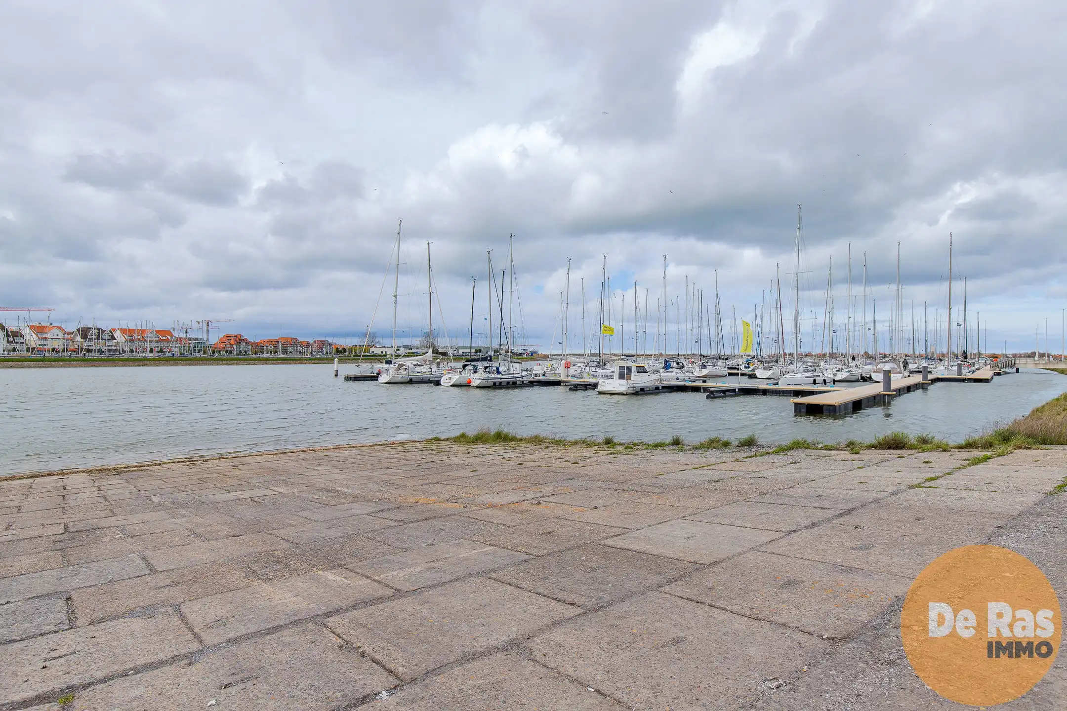NIEUWPOORT – Ruim appartement op toplocatie aan de haven foto 20