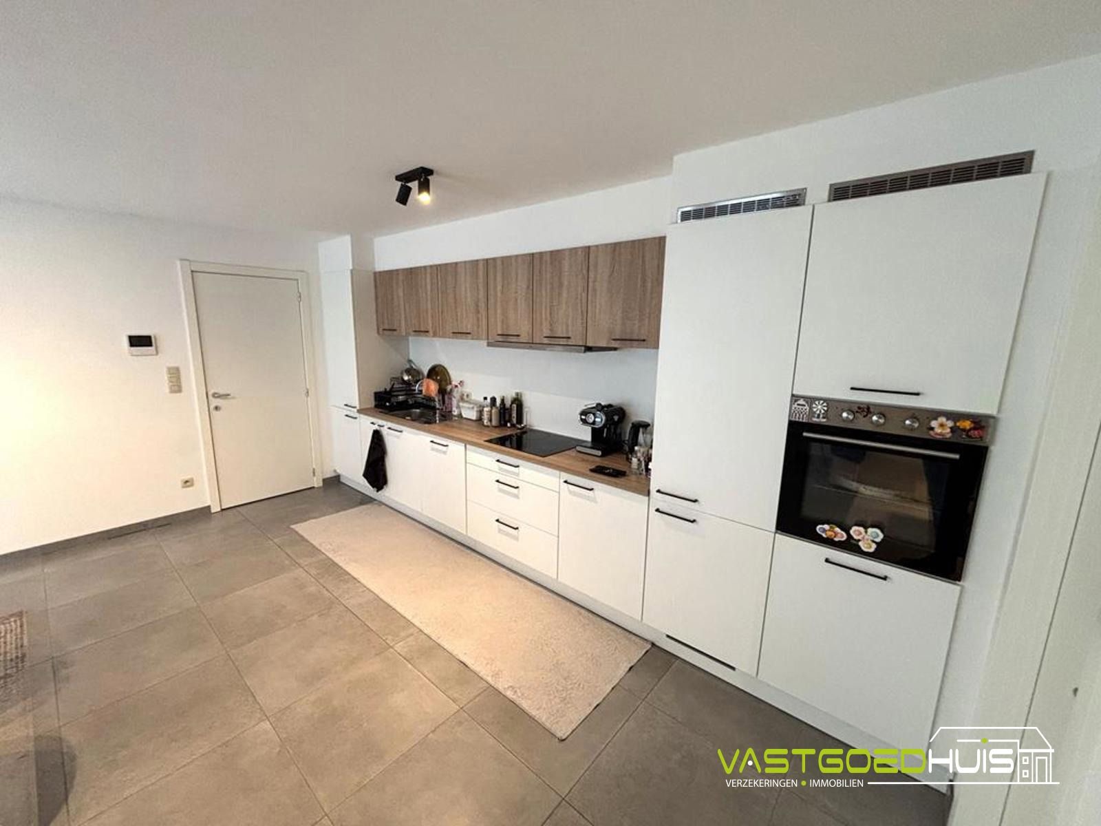 Appartement met 2 slaapkamers, terras en autostaanplaats! foto 7