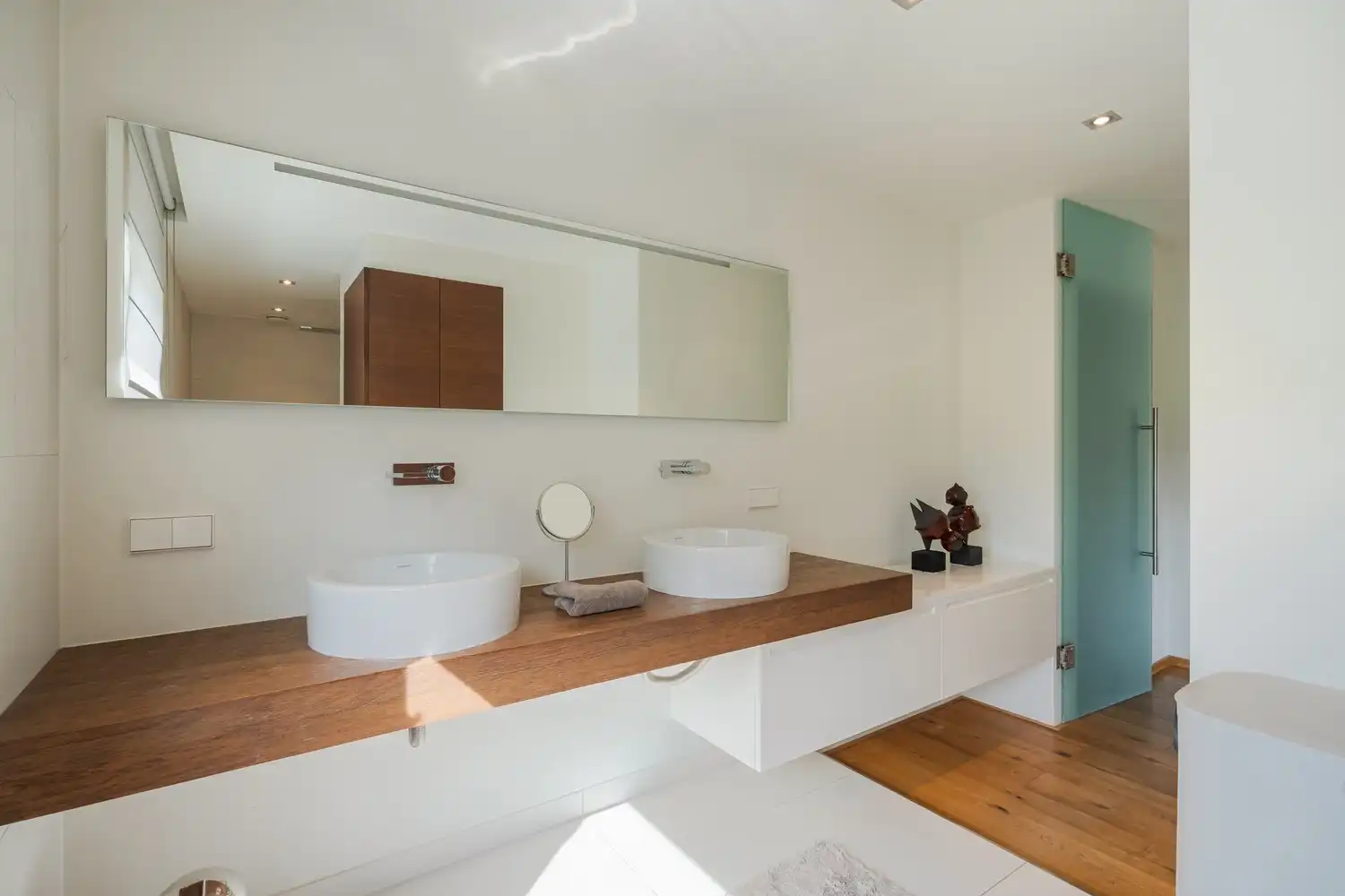 Royale villa van 461 m² met luxe afwerking gelegen in een rustige en geliefde woonomgeving te Neerharen foto 29