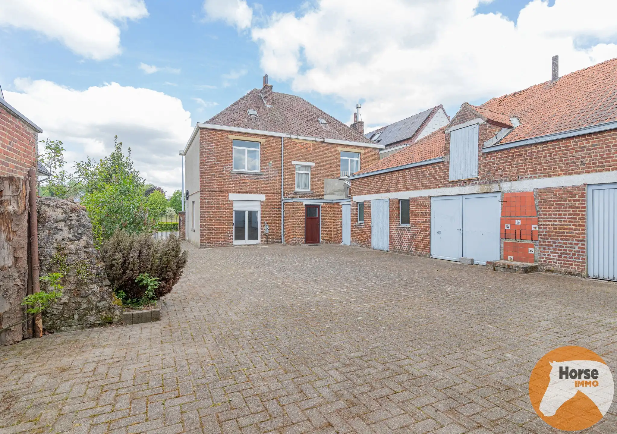 Hoofdfoto van de publicatie: BURST - Te renoveren woning met tal van mogelijkheden