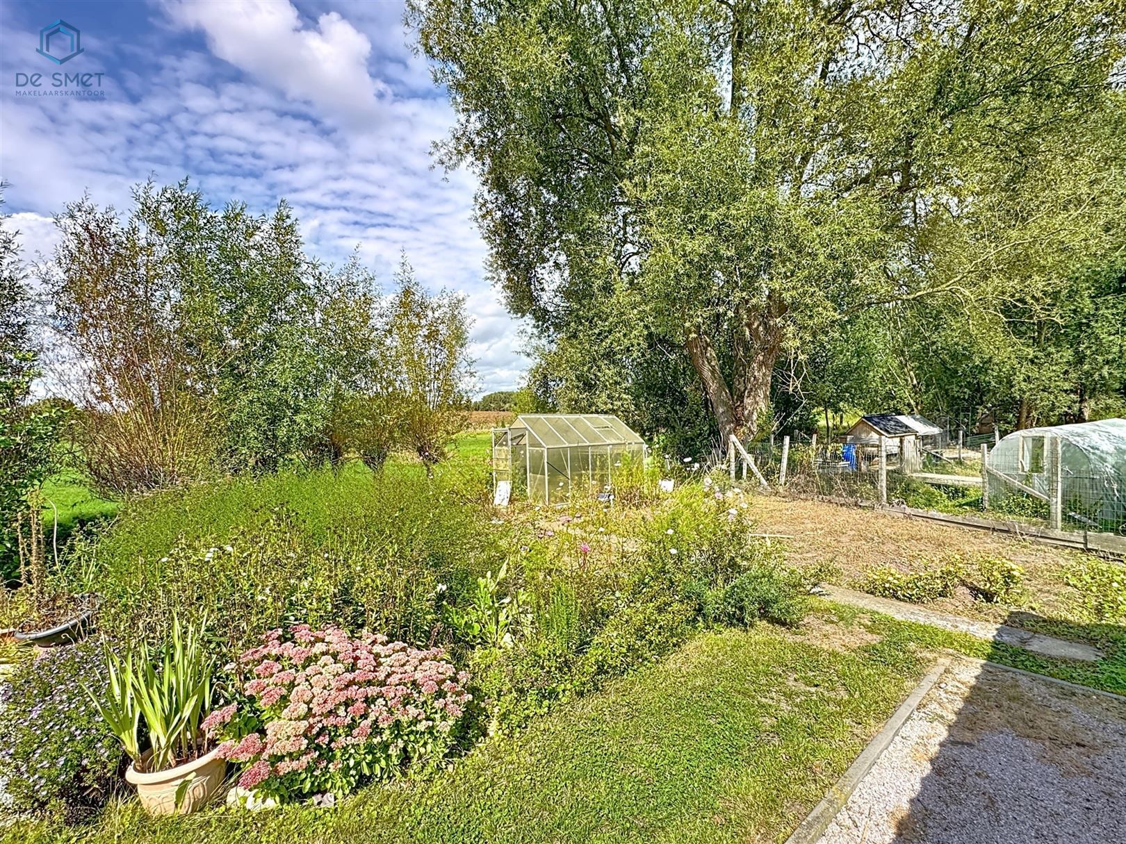 Instapklare bungalow met 3 slaapkamers, ruime tuin en veranda in hartje Moerbeke foto 7
