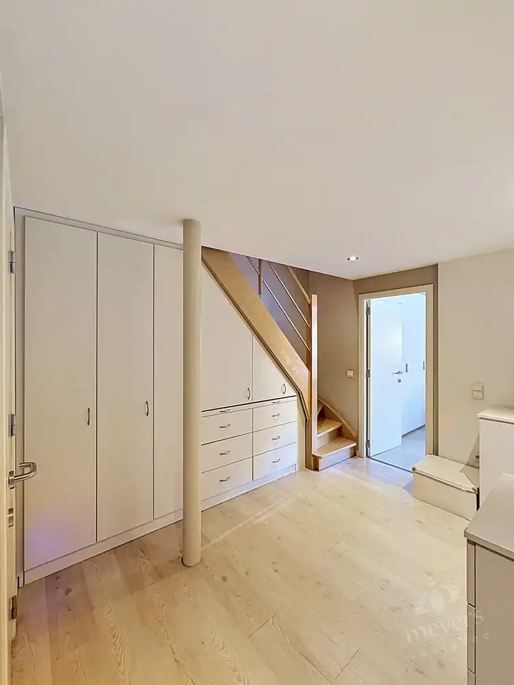 Ruim triplex-appartement met terras en afzonderlijk handelspand in hartje Hasselt foto 14