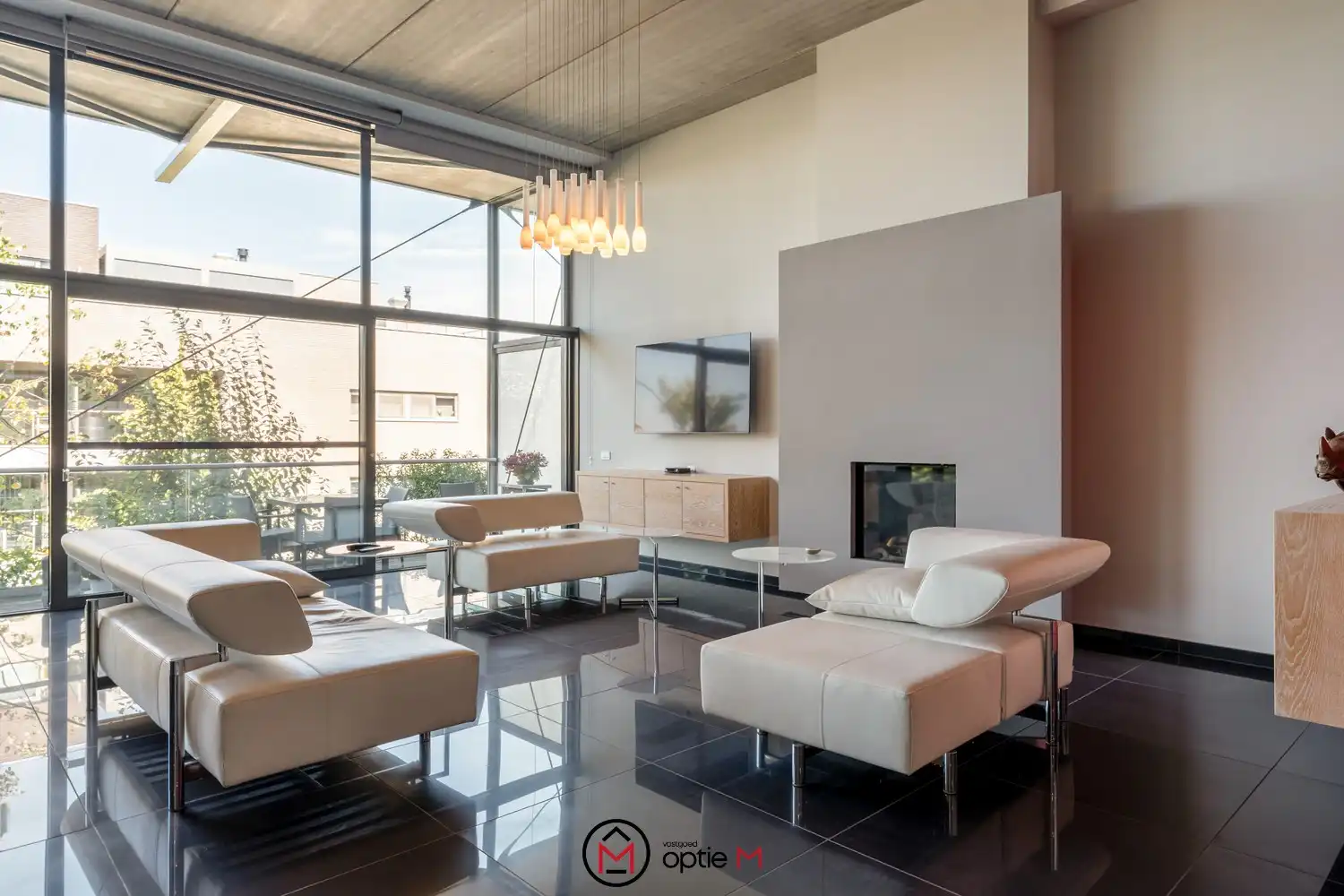 Unieke loft met 2 slaapkamers, terras en parking foto 3